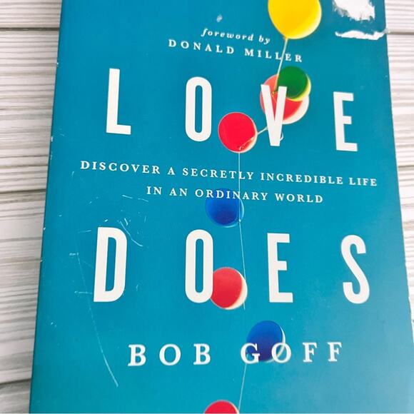 Love Does: Discover a Secretly Incredible Life Paperback Book By Bob Goff - Picture 4 of 12